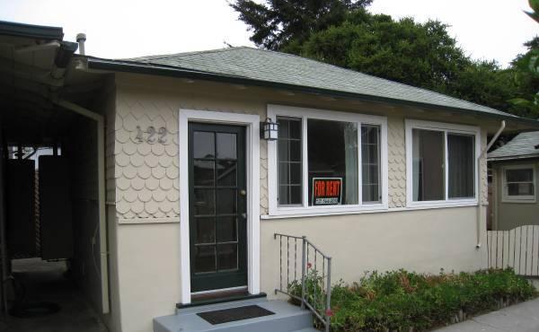 2br CHARMER - STEPS TO TWIN LAKES BEACH