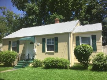 2br Completely Renovated Home With Large Fenced In Yar