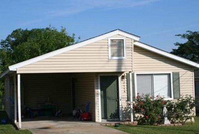 3/1 House with Carport in College Station. Carport parking!
