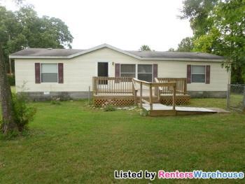 3br 3 Bedroom Home With Fenced In Backyard!