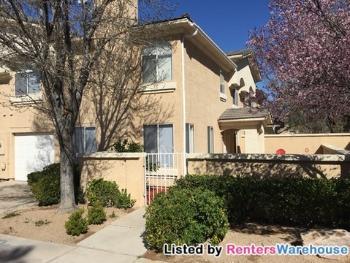 3br 3br 2.5ba Townhome With New Carpet And Paint