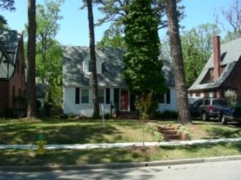 3br Charming Cape Cod Located In Pinewell 2 Blocks Fro