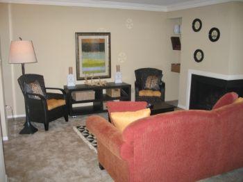 3br Townhome Living Garage Parking Available!