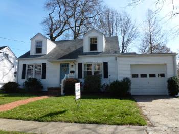4br Cape Cod Home With Back Deck Fenced In Backyard &