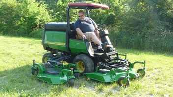 ••••►2004 John Deere 1600 - lawn mower