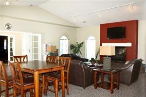 950 Sq. Feet Apartment/Community Features: Washer/Dryer Hookups Private Balcony/Patio Walk-In