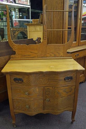 Ash Serpentine Front Commode