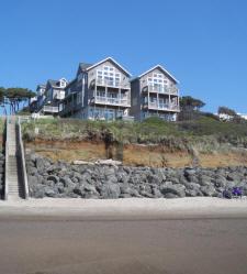 Beach Cottages in Lincoln City - head to the coast and enjoy 7 miles of sandy beach!