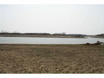 Beautiful Lakeside Building Lot in Exclusive Location