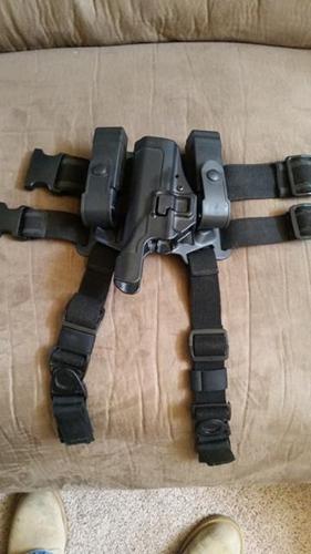 blackhawk leg holster level 2 with 2 mag holders for glocks