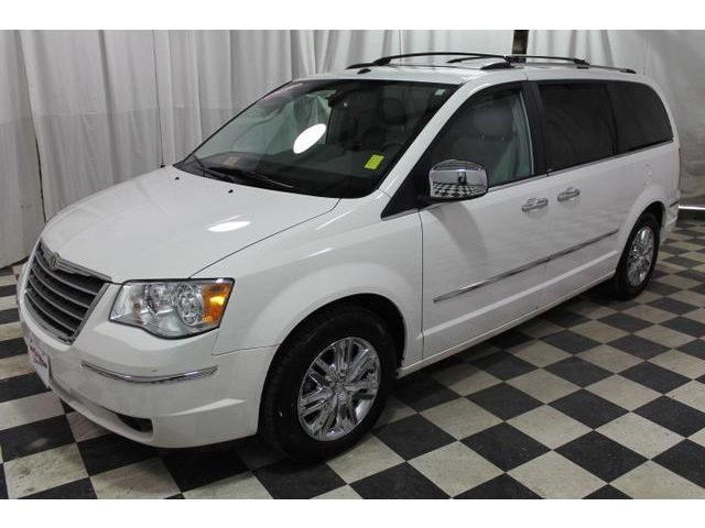 chrysler town & country limited many finance options available-call now! 11765a 2a8hr64x88r662