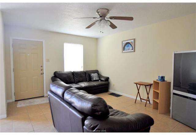 Duplex/Triplex for rent in College Station. Parking Available!