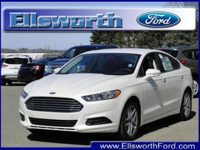 Ford Fusion SE White Platinum Tri-Coat Metallic in Ellsworth Wisconsin