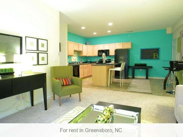 Greensboro - Apartment - 2 bedrooms - convenient location.