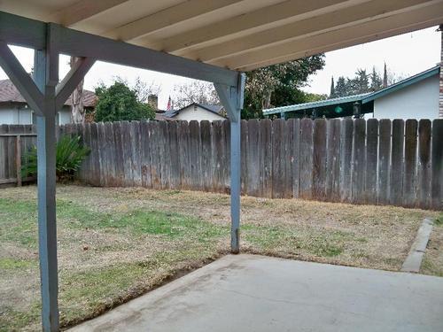 House for rent in Modesto. Parking Available!