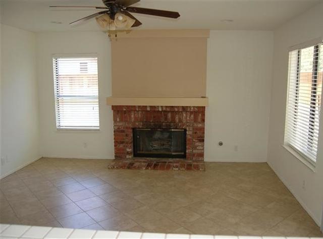 House for rent in THOUSAND OAKS. Single Car Garage!