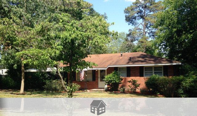 House in quiet area spacious with big kitchen. Washer/Dryer Hookups!