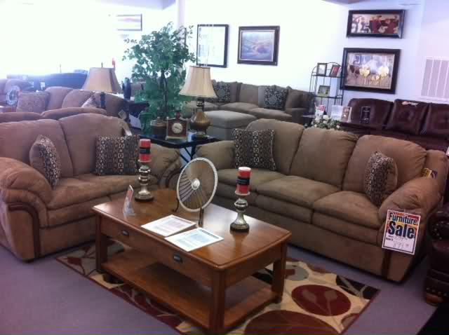 IMMACULATE Ashley sofa and love seat sSEti
