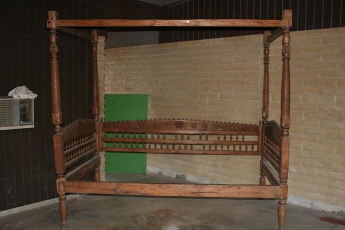 looking to trade 2 antique canopy 4 poster beds for a gun