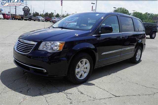 Must see to appreciate this 2012 Chrysler Town