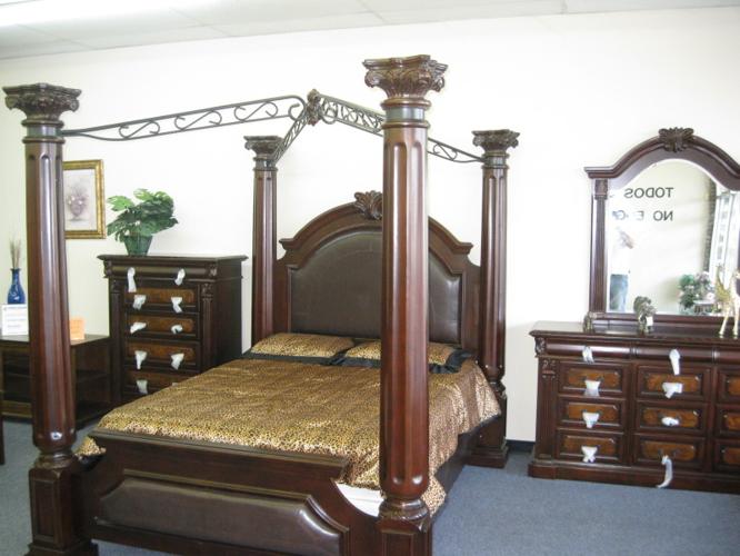 Neo Renaissance Bedroom Set Q. Complete W/ Chest SAVE A LOT OF $$
