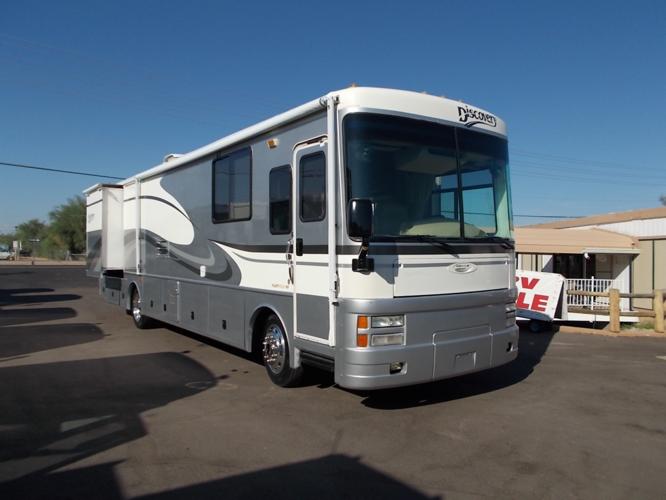 Nice Class A Fleetwood Discovery Double Slide Motor Home 275hp 5.9L Diesel Motor Home