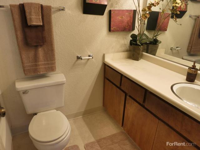 Pet Friendly 1+1 Apartment in Modesto. Washer/Dryer Hookups!
