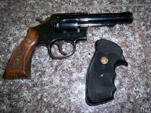 Smith and Wesson Model 10 Bull Barrel. .38 special+ CAL.