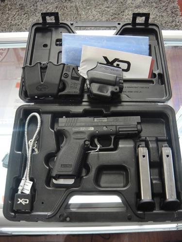 Springfield XD-40 with box and attachments - OBO