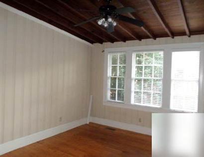 This stunning home has a great floor plan with a lot of natural light. Washer/Dryer Hookups!