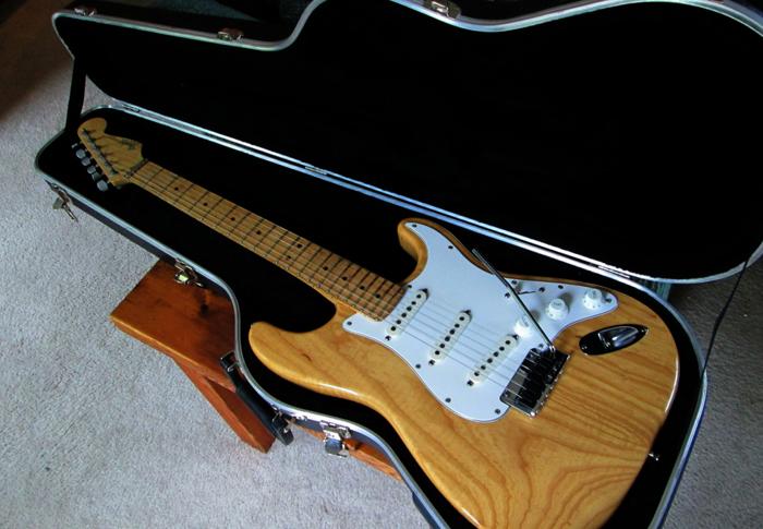 USA Fender Stratocaster **900.00**