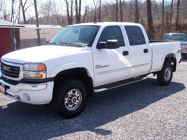 Used 2004 GMC Sierra 2500HD SLT Crew Cab Short Bed 4WD in Minford OH
