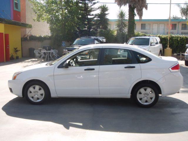 Used 2008 Ford Focus SE WHITE from Lakewood 90715